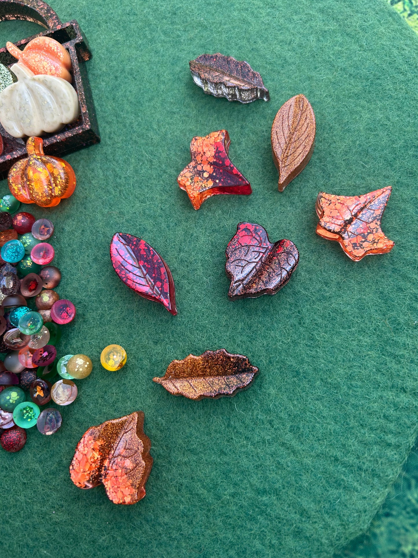 Shiny leaf counters