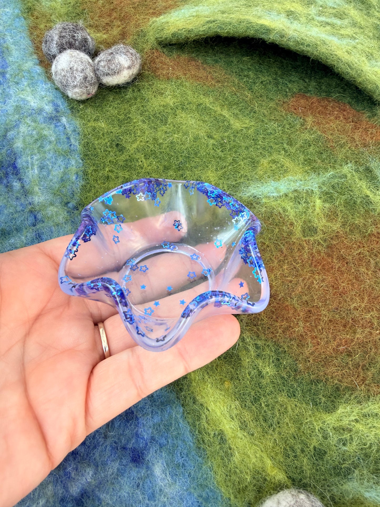 Ready made frilly bowl
