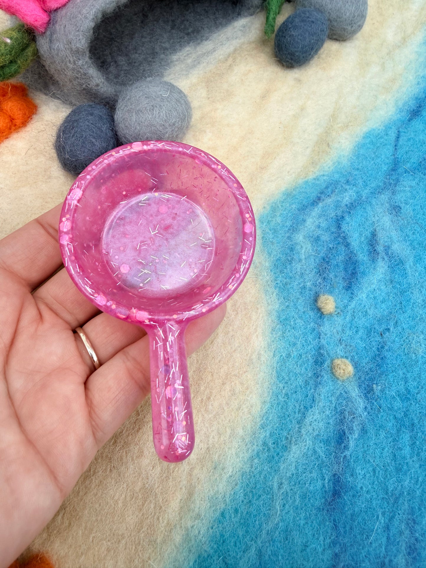 Ready made pink scoop