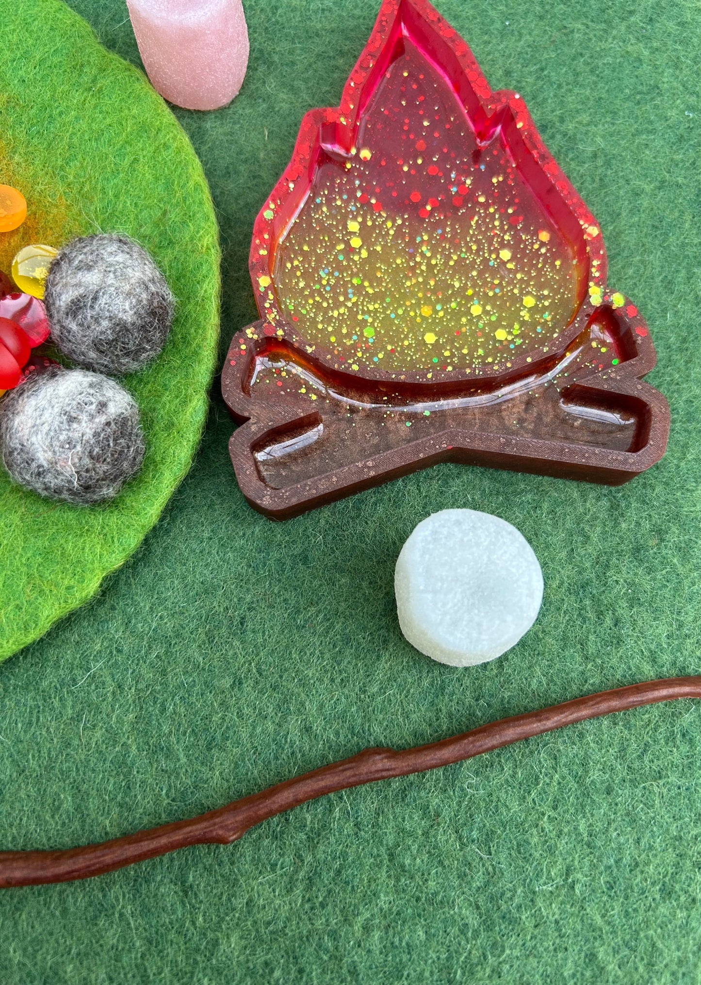 Camp fire tray & marshmallows on sticks