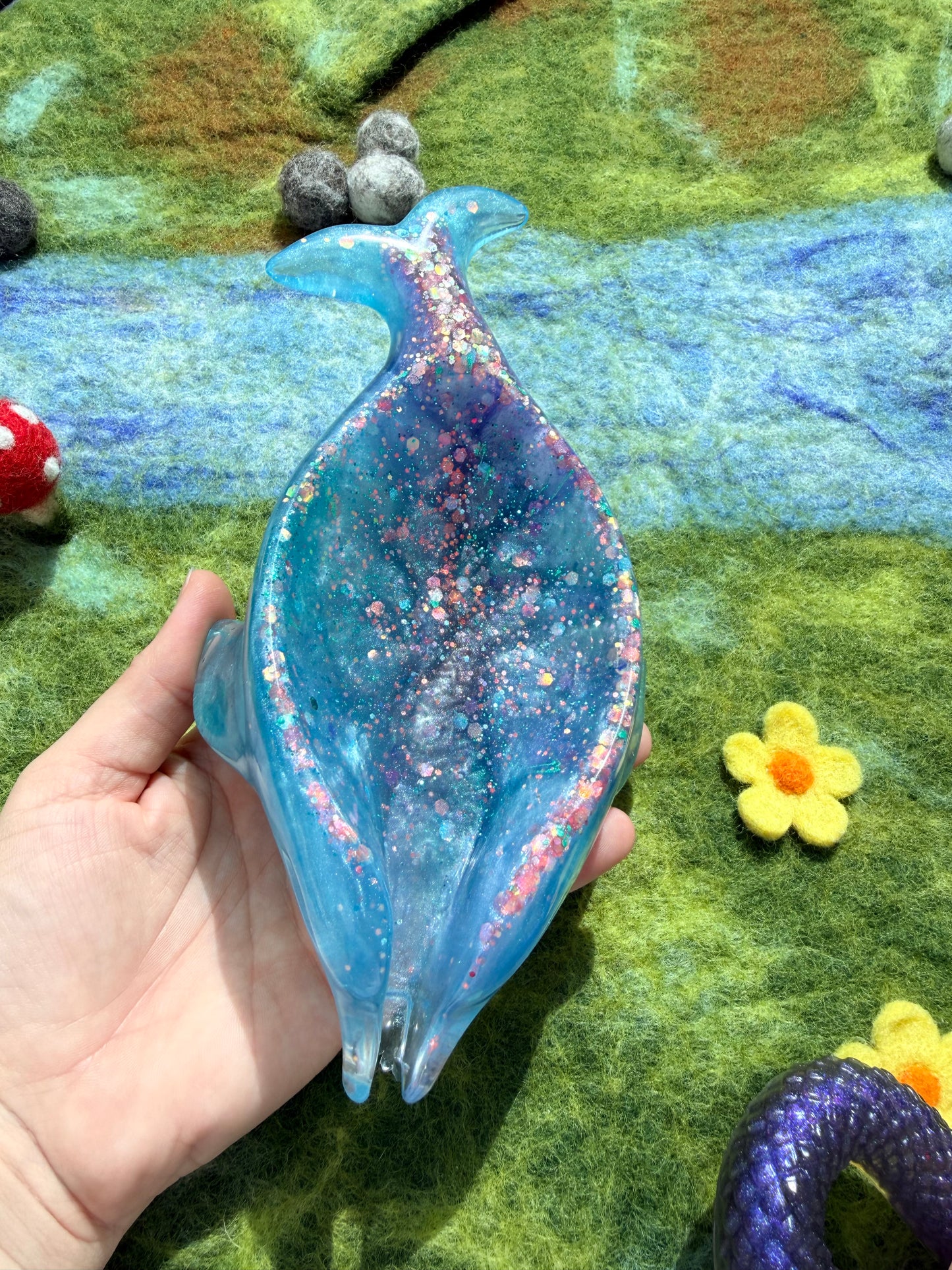 Ready made large dolphin water pourer