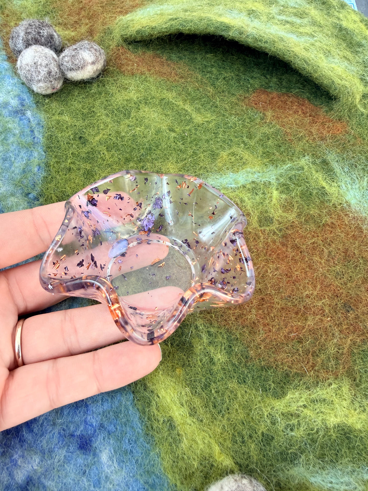 Ready made frilly bowl