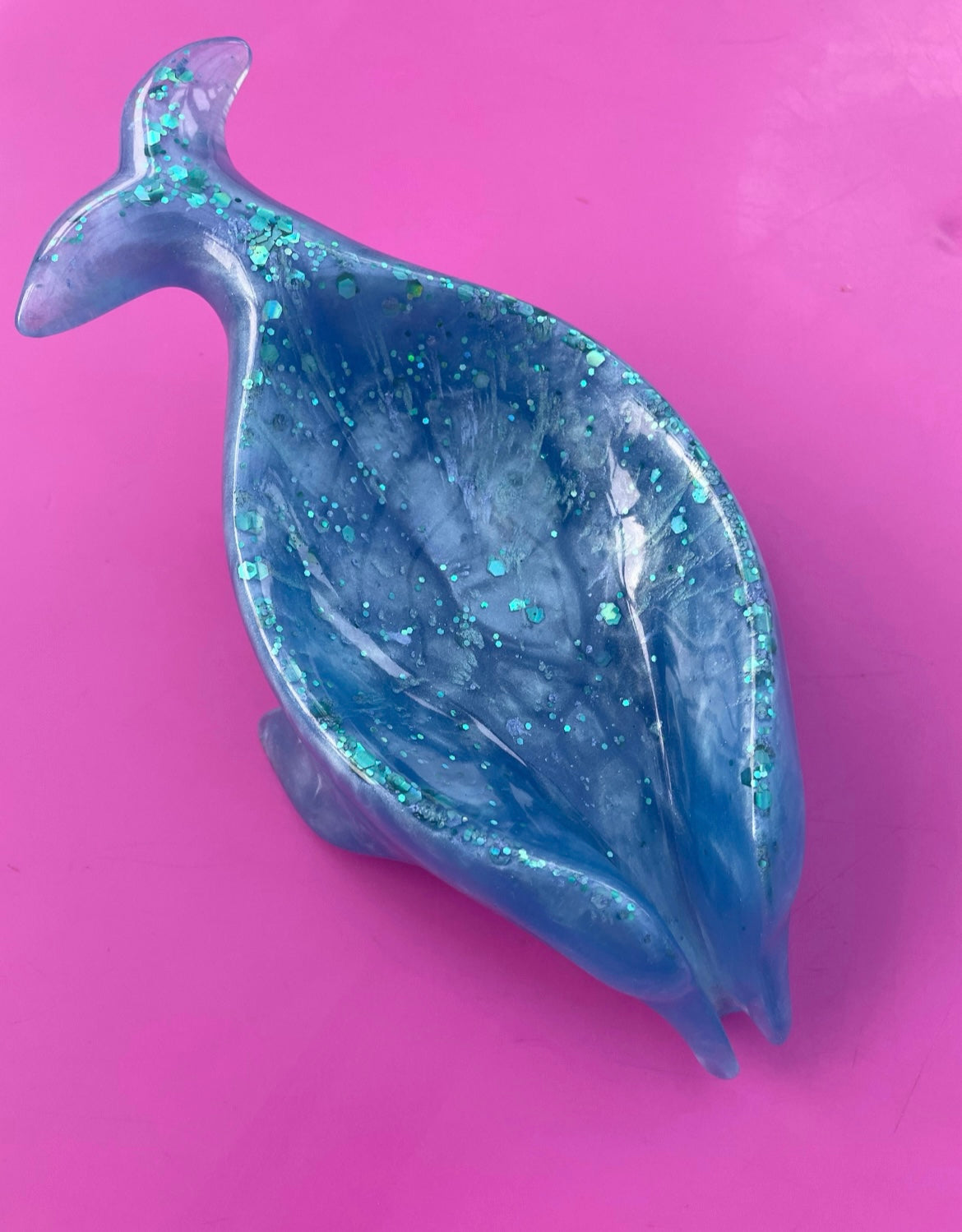 Dolphin water pourer