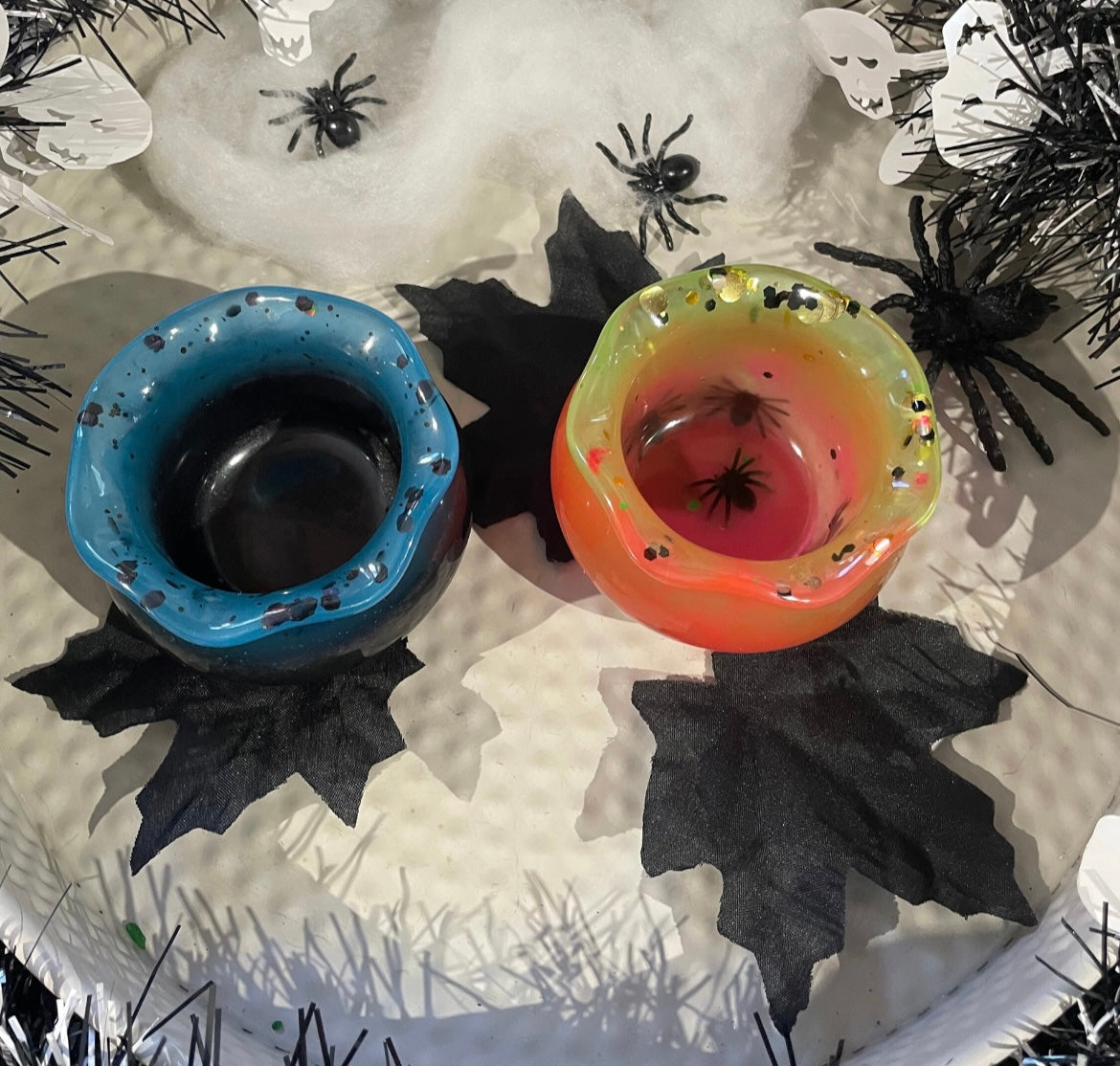 Frilly top cauldron