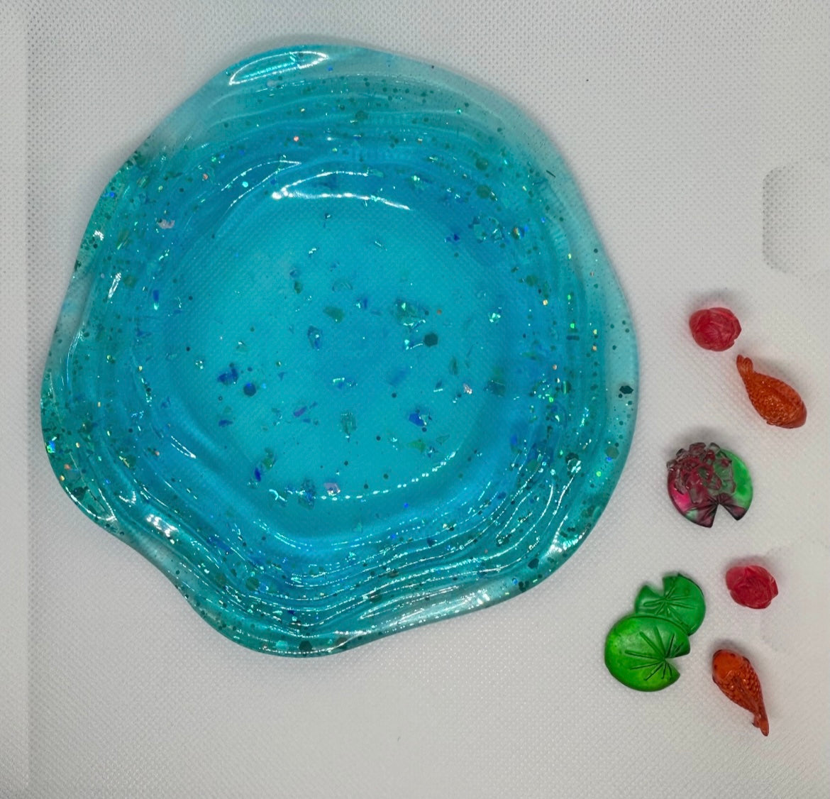 Pond / Lake with loose parts