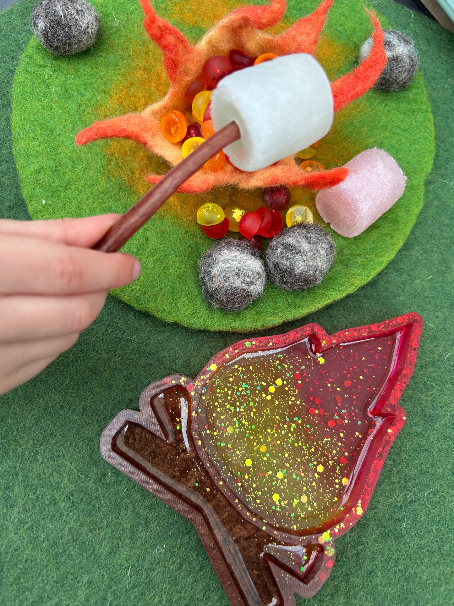 Camp fire tray & marshmallows on sticks