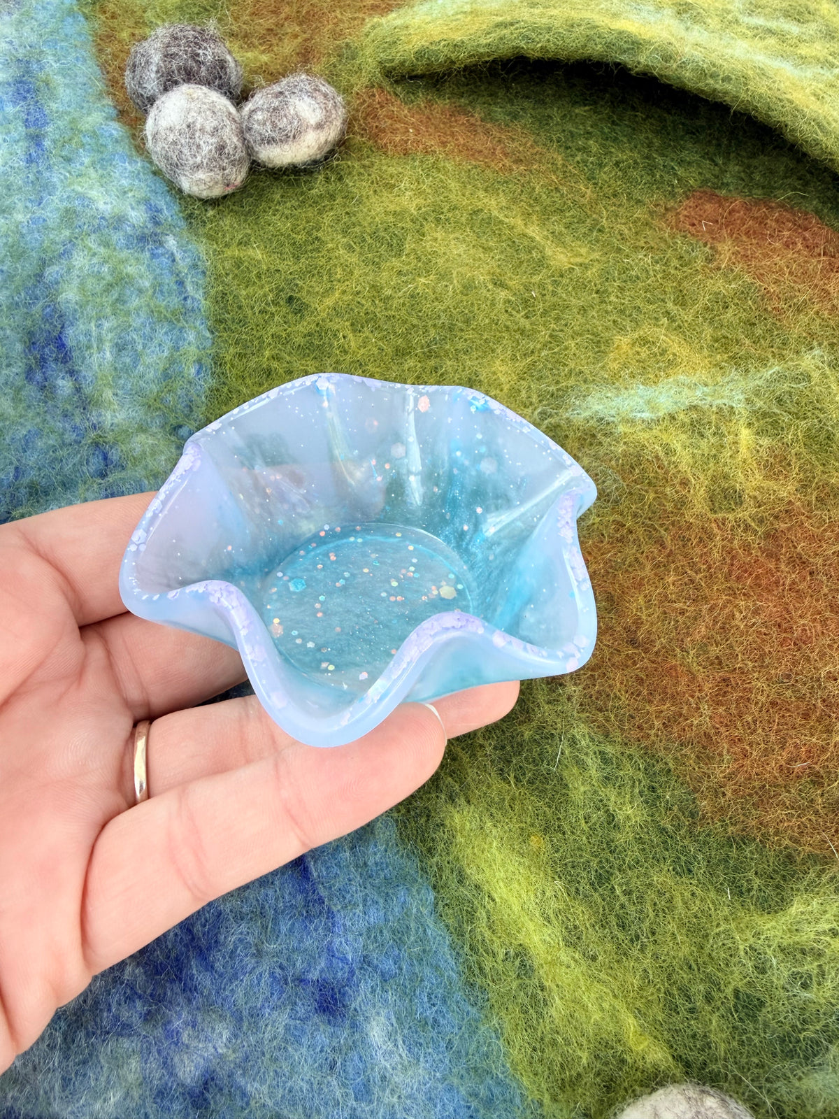 Ready made frilly bowl
