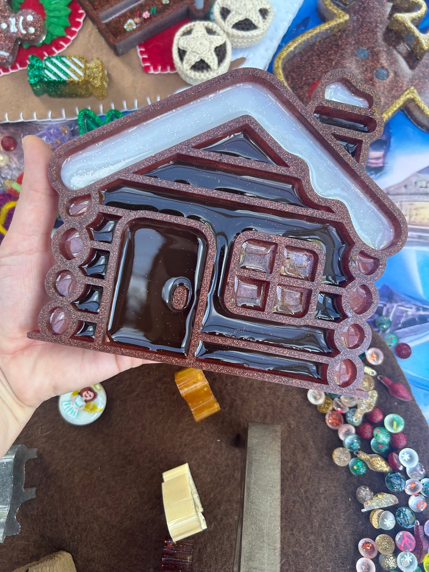 Log cabin sensory tray