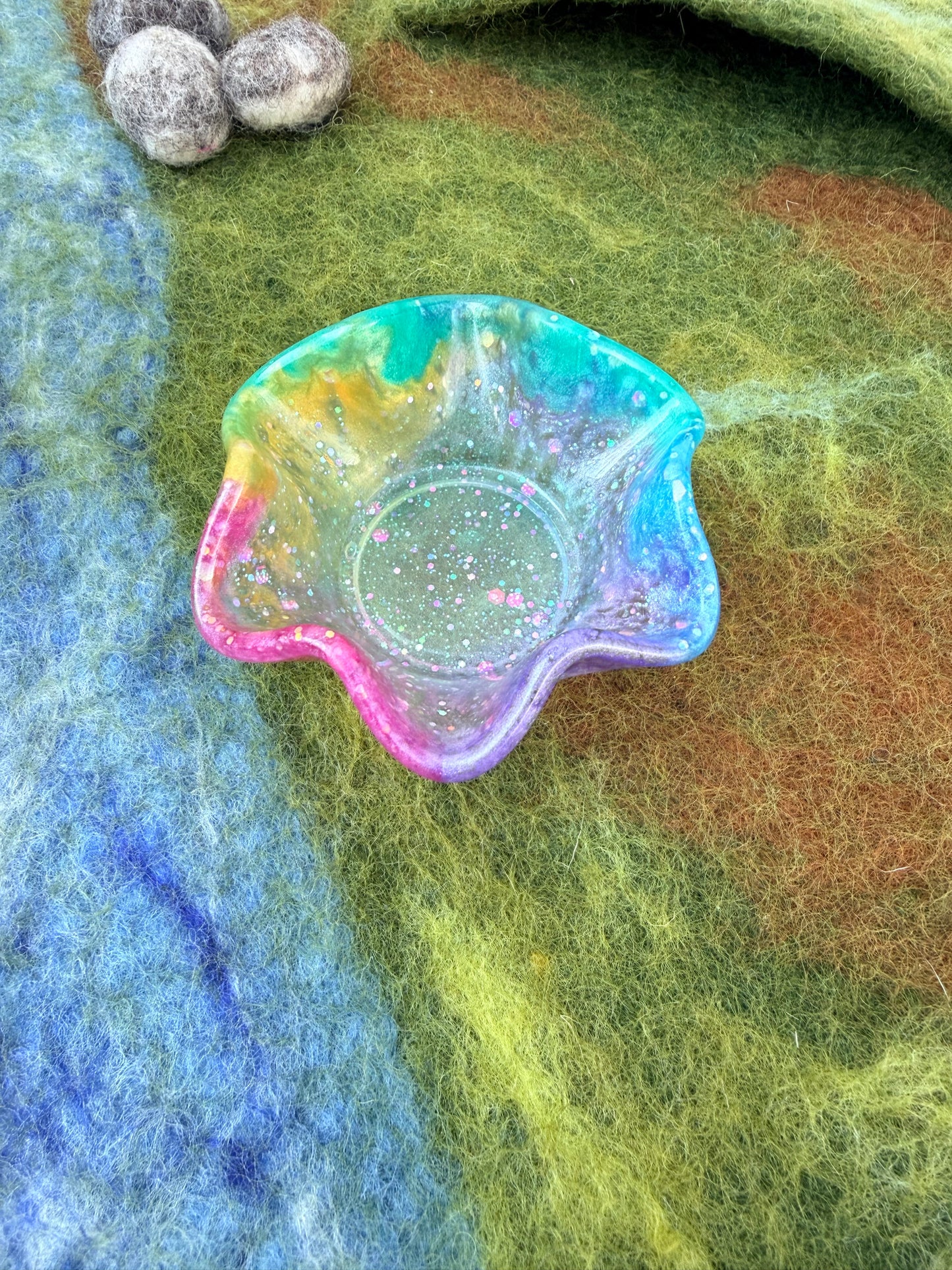 Ready made frilly bowl