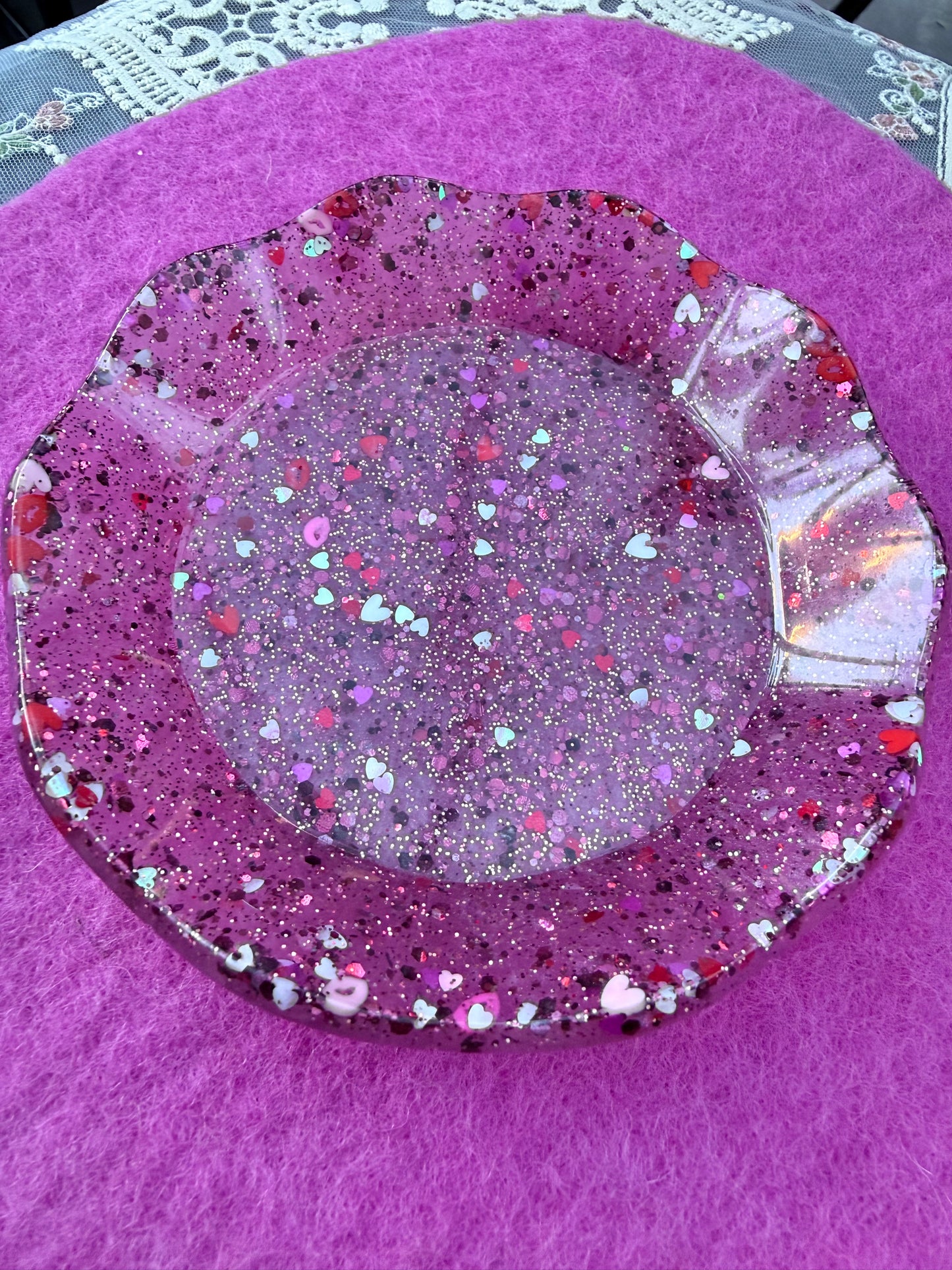 Frilly edge dish