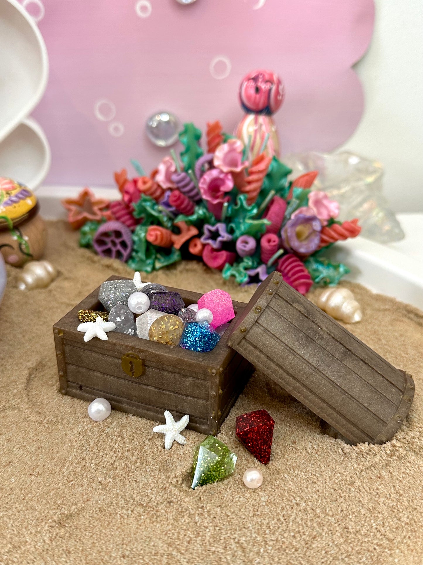 Pirate treasure chest & coins