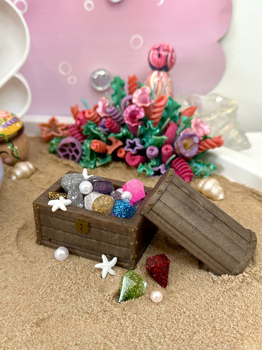 Pirate treasure chest & coins
