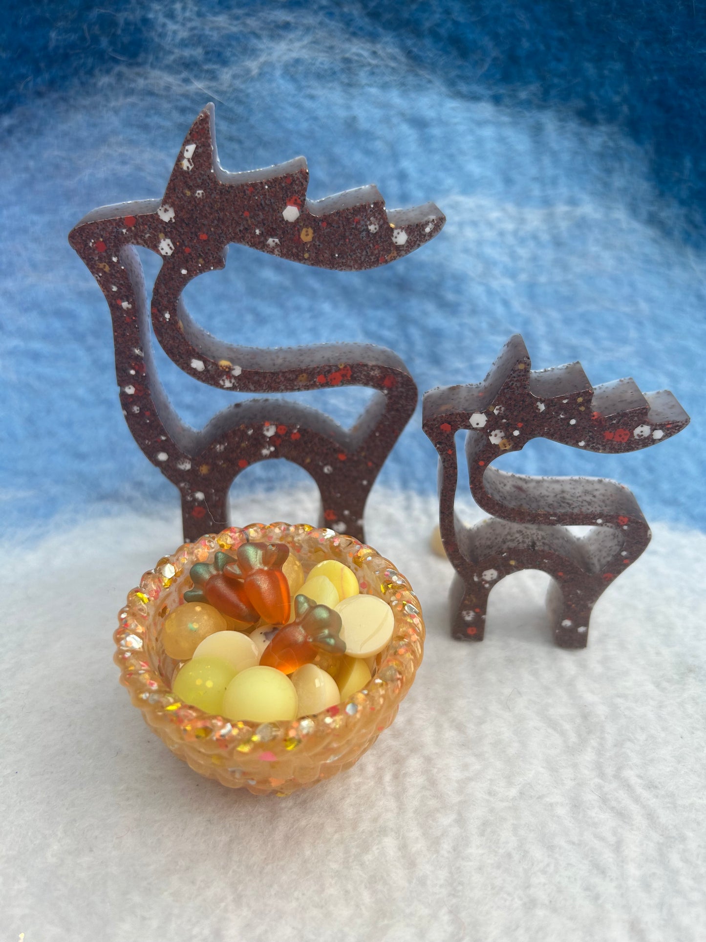 Mummy & baby reindeer with food