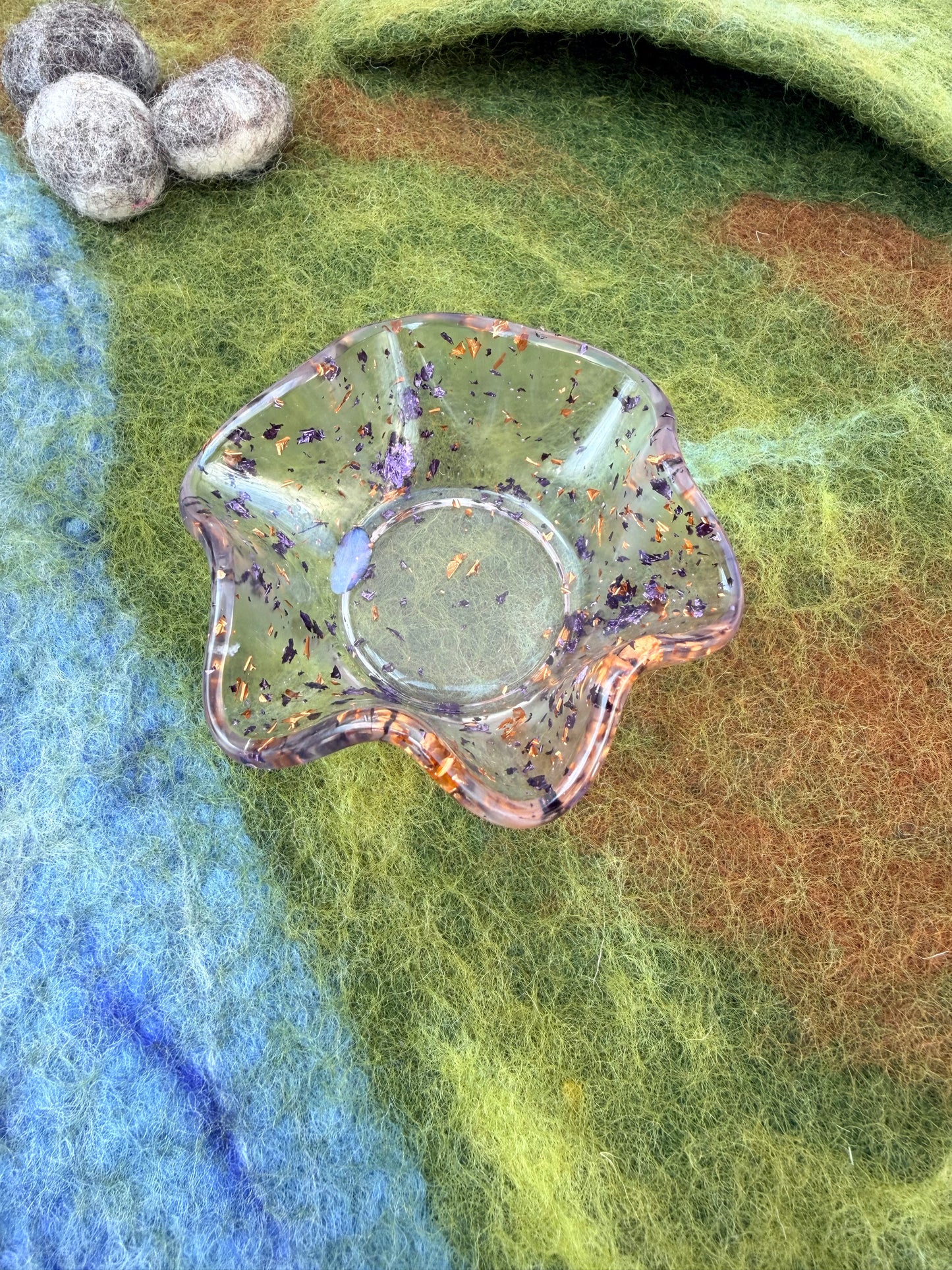 Ready made frilly bowl