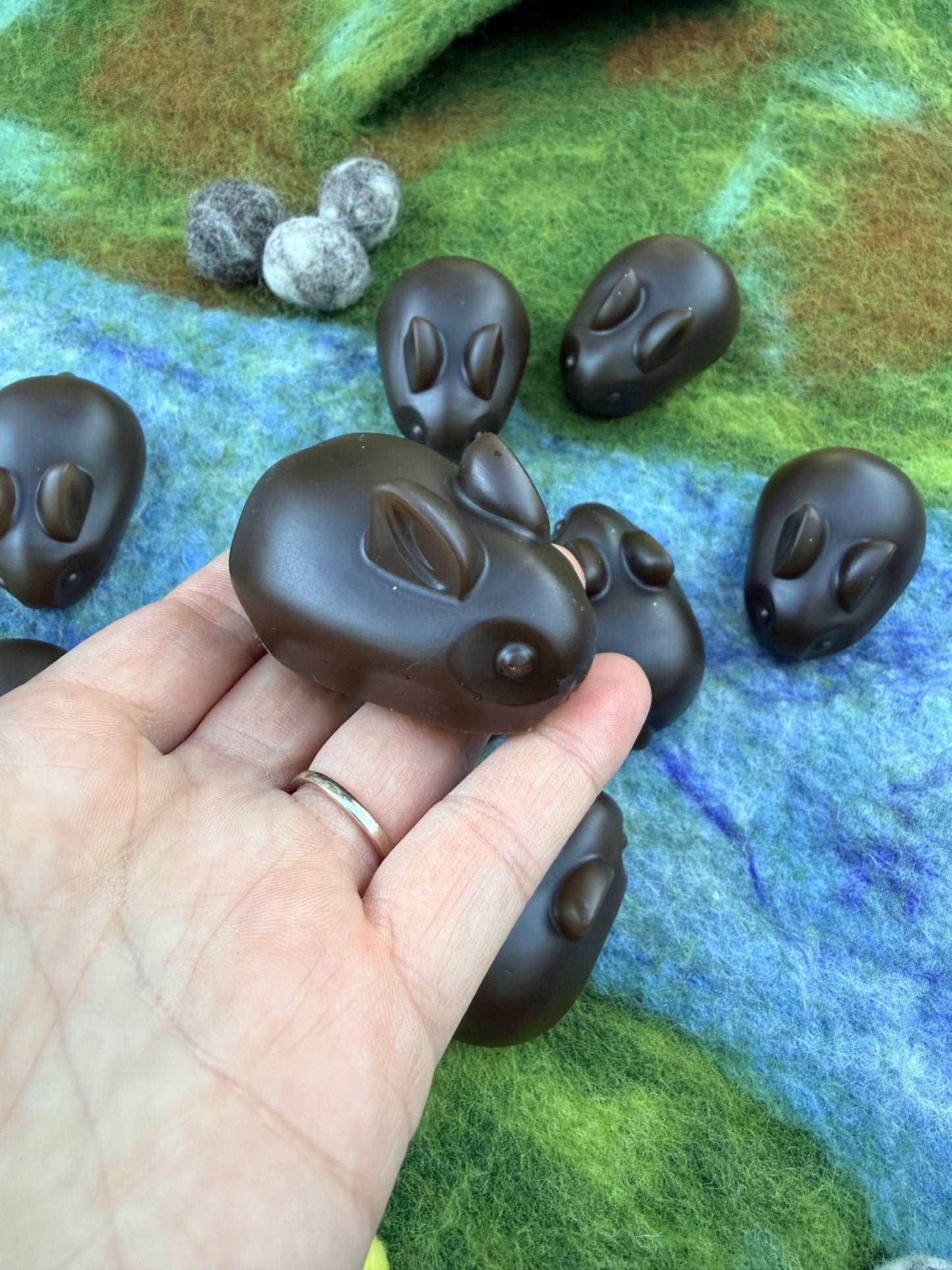 Ready made chocolate bunny (1)