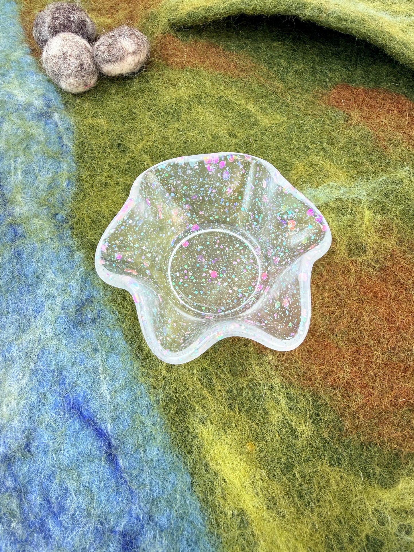 Ready made frilly bowl