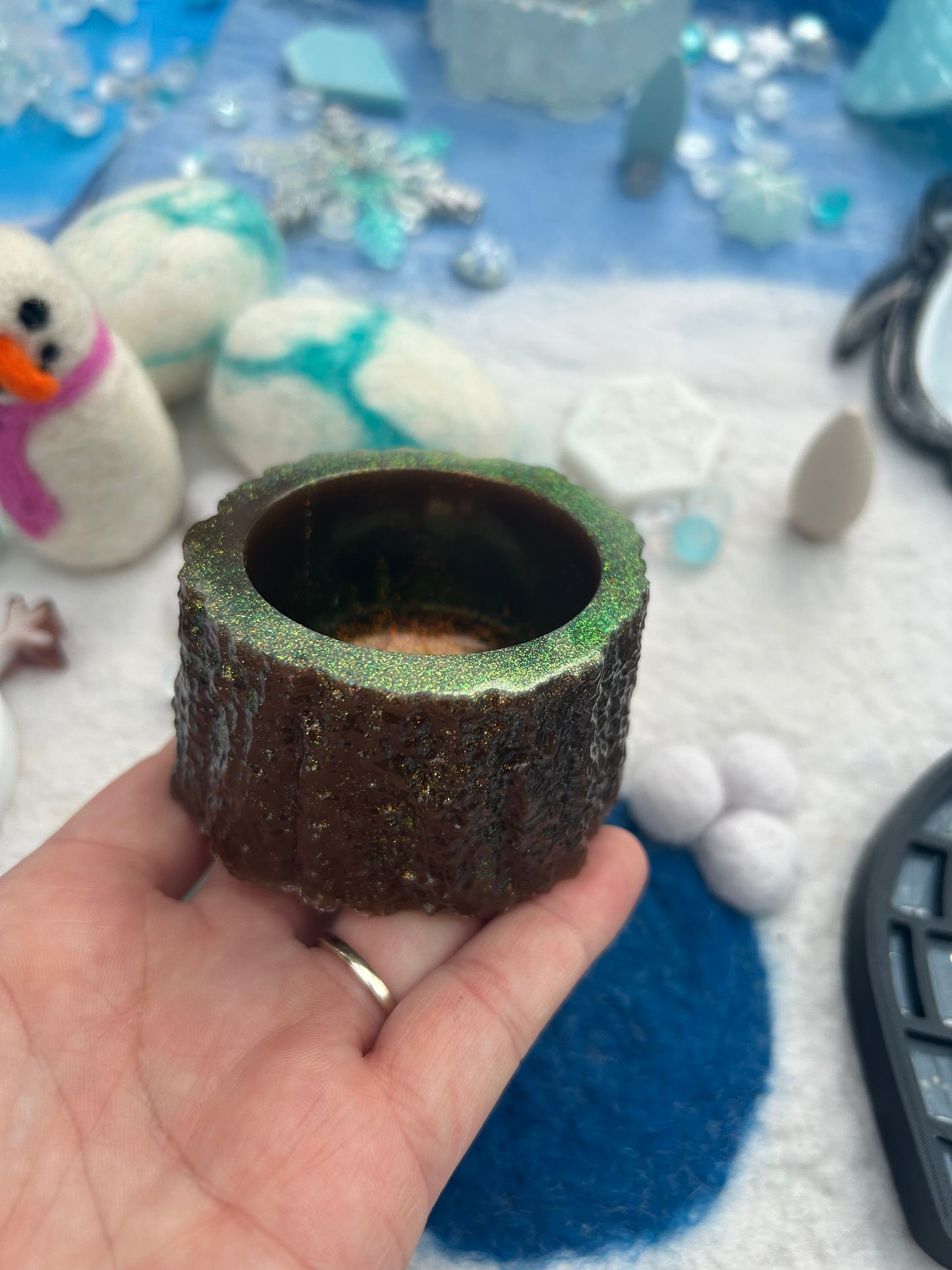 Icy tree trunk & accessories