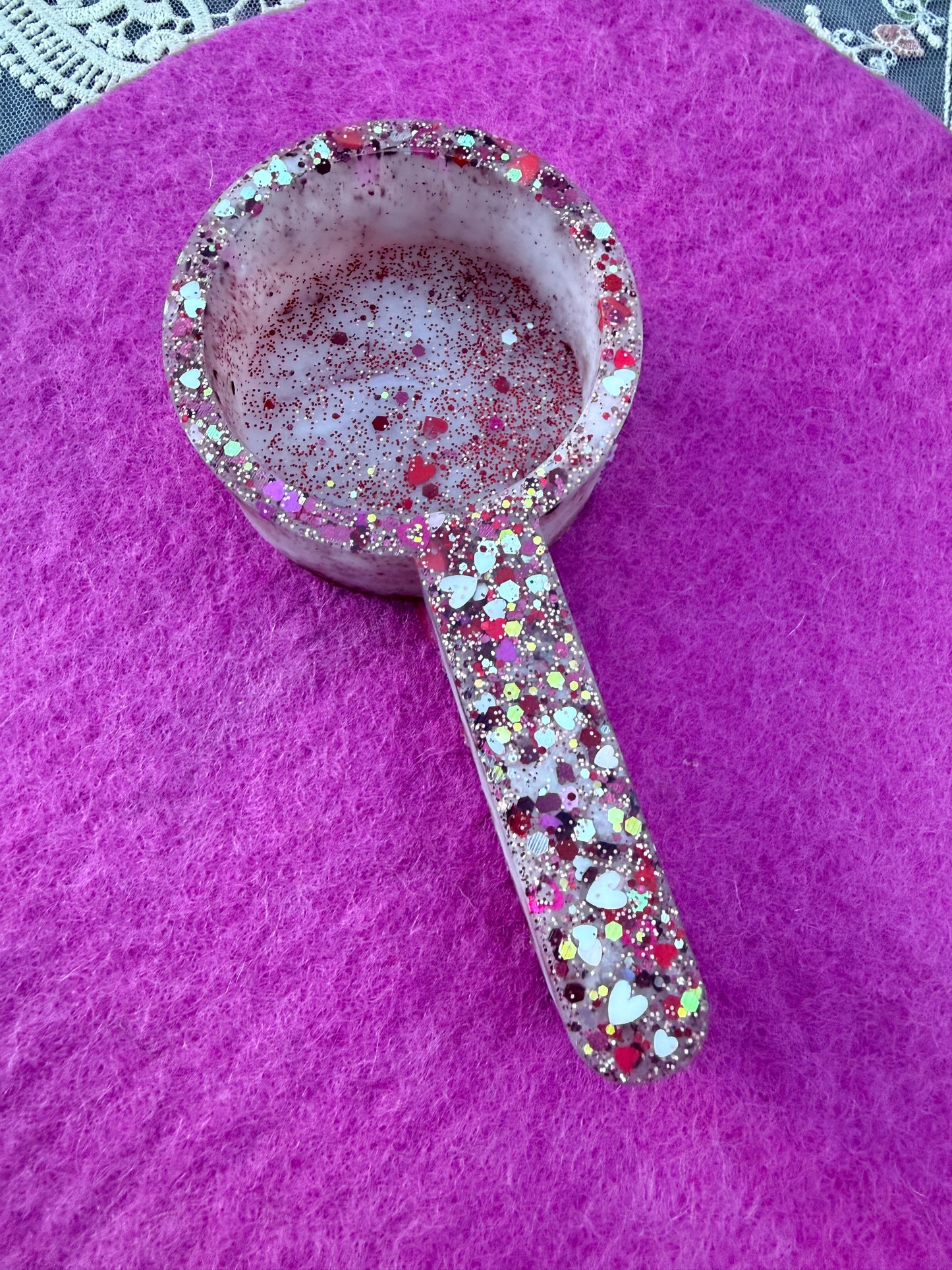 Thick handled scoop