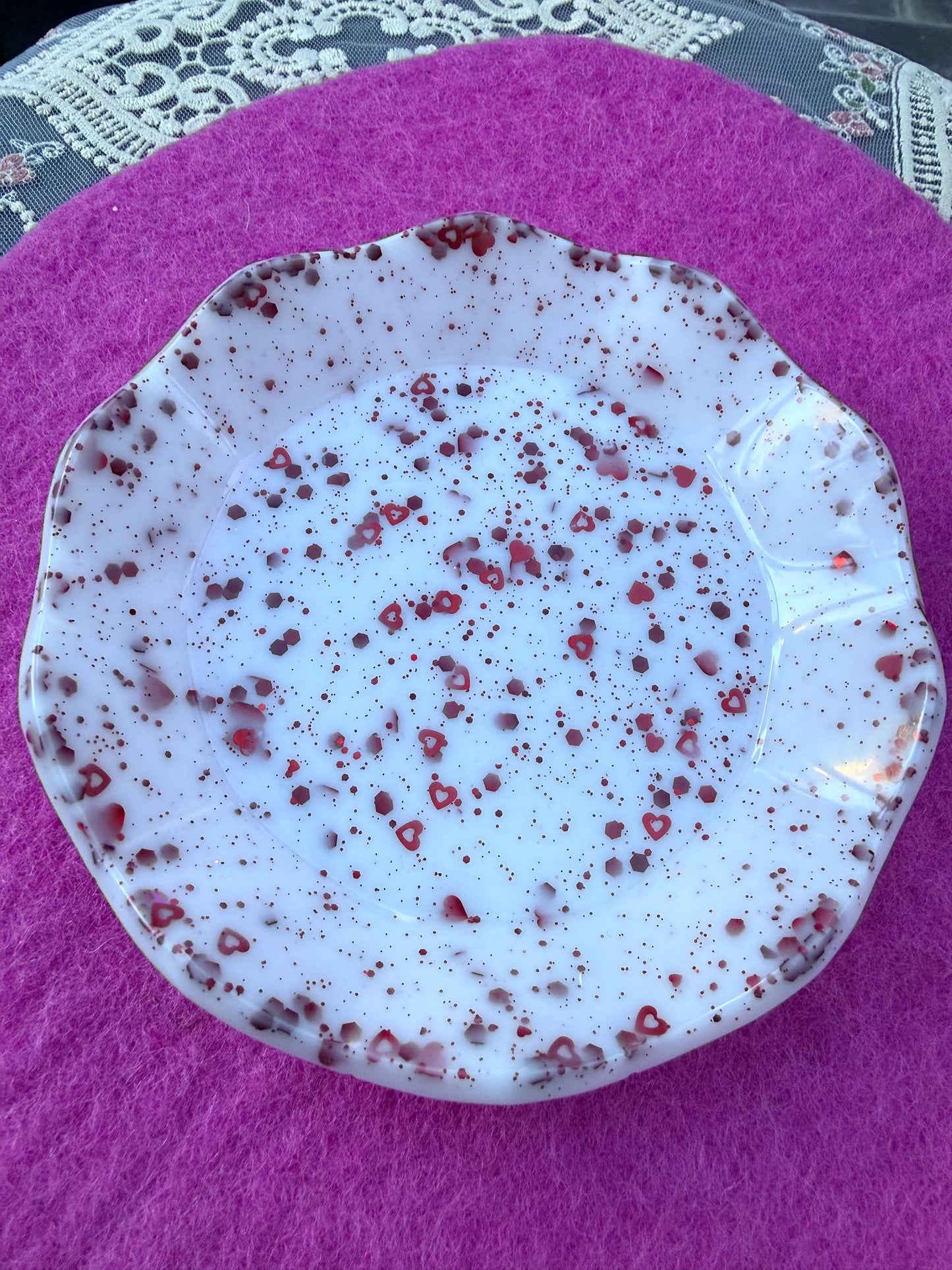 Frilly edge dish