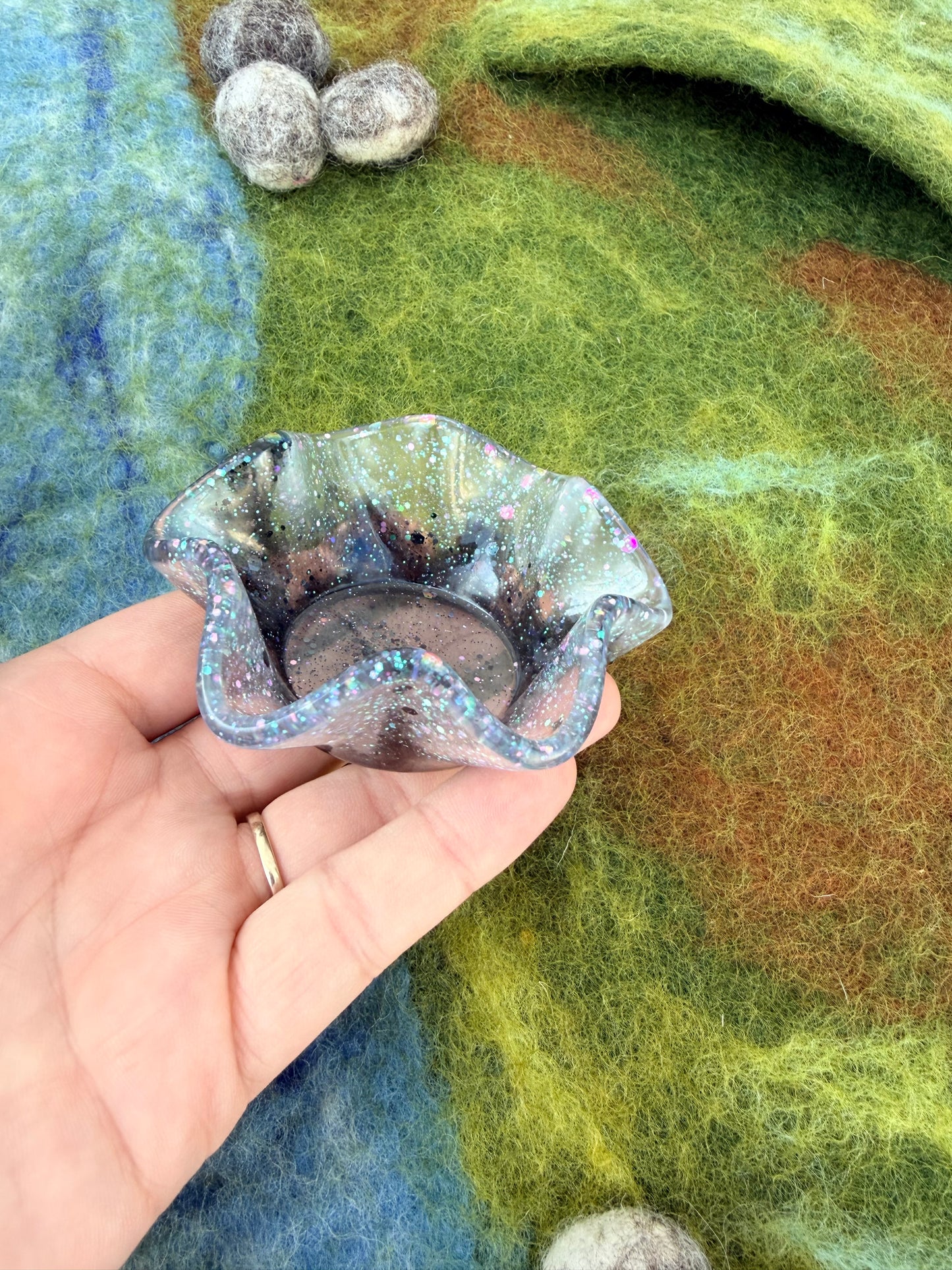 Ready made frilly bowl