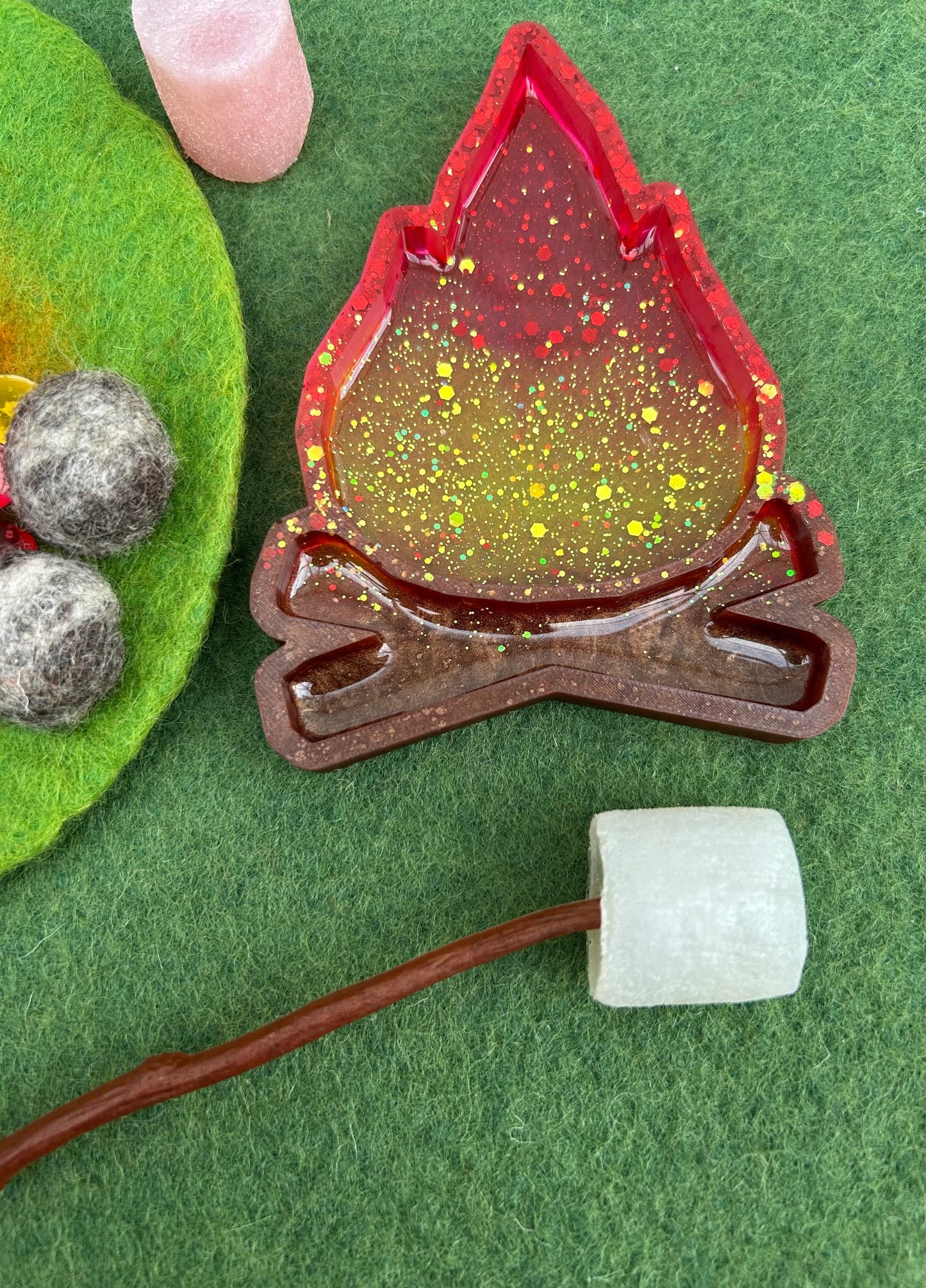 Camp fire tray & marshmallows on sticks