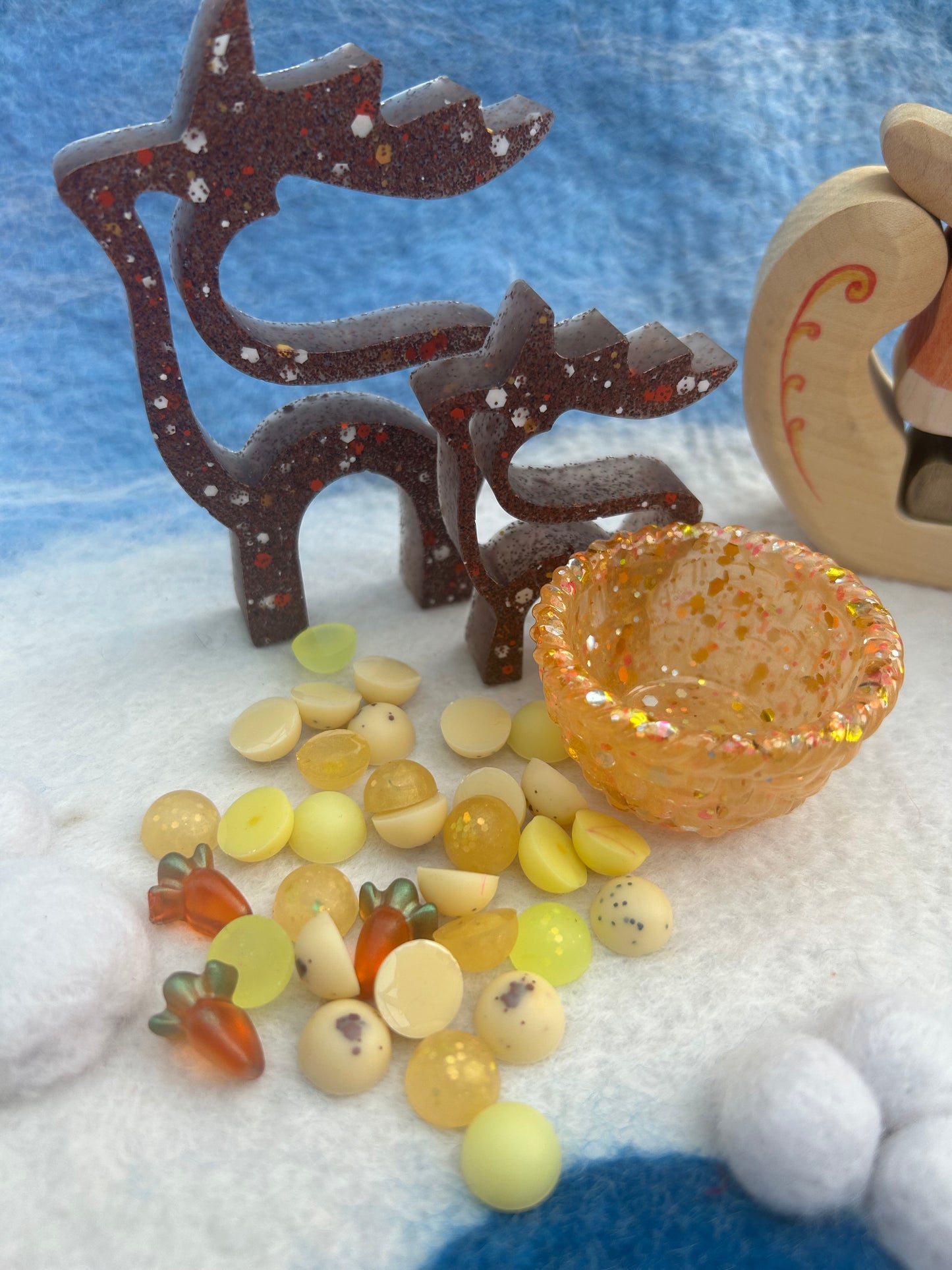 Mummy & baby reindeer with food