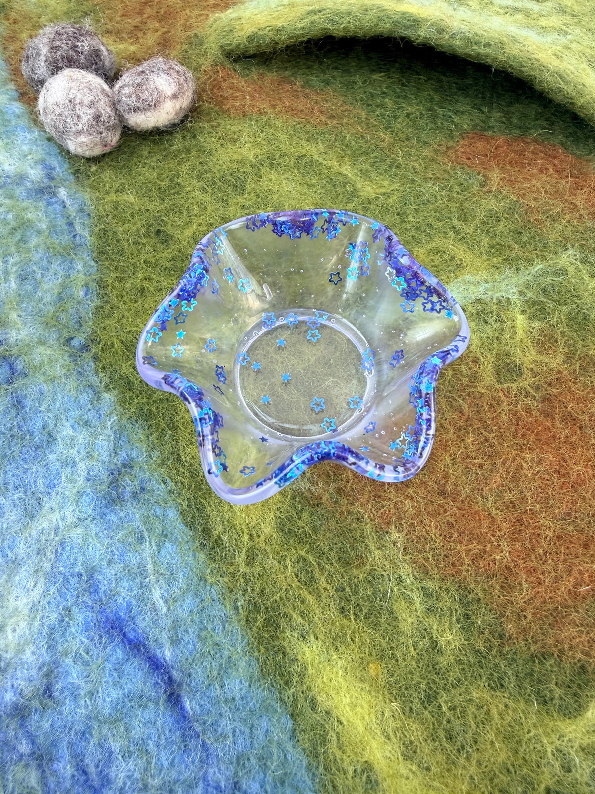 Ready made frilly bowl