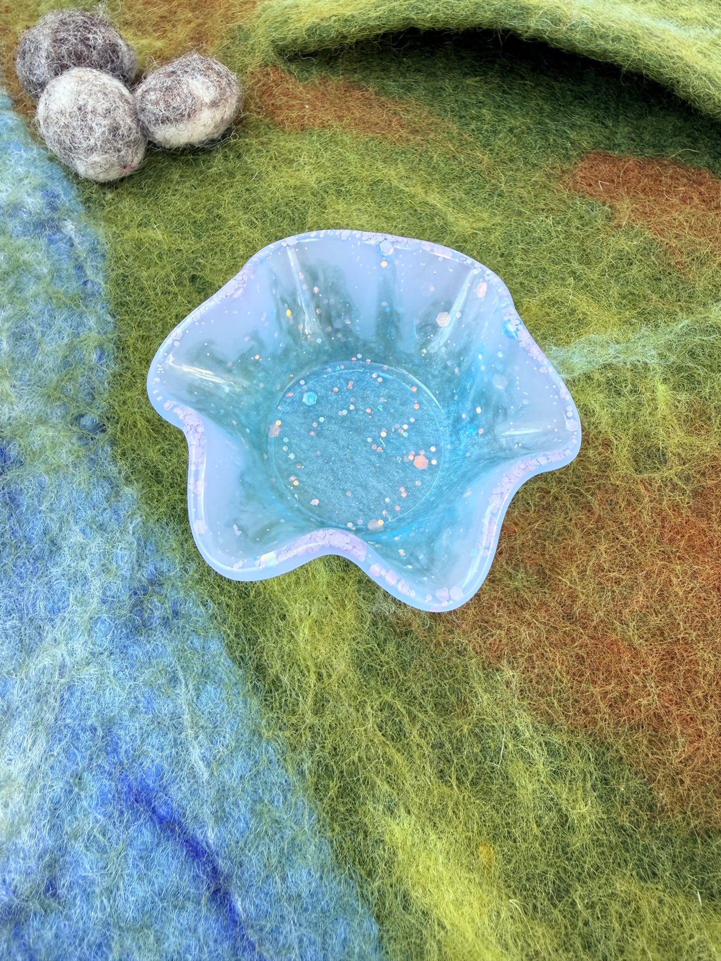 Ready made frilly bowl