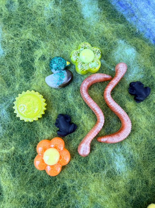 Ready made random garden loose part set