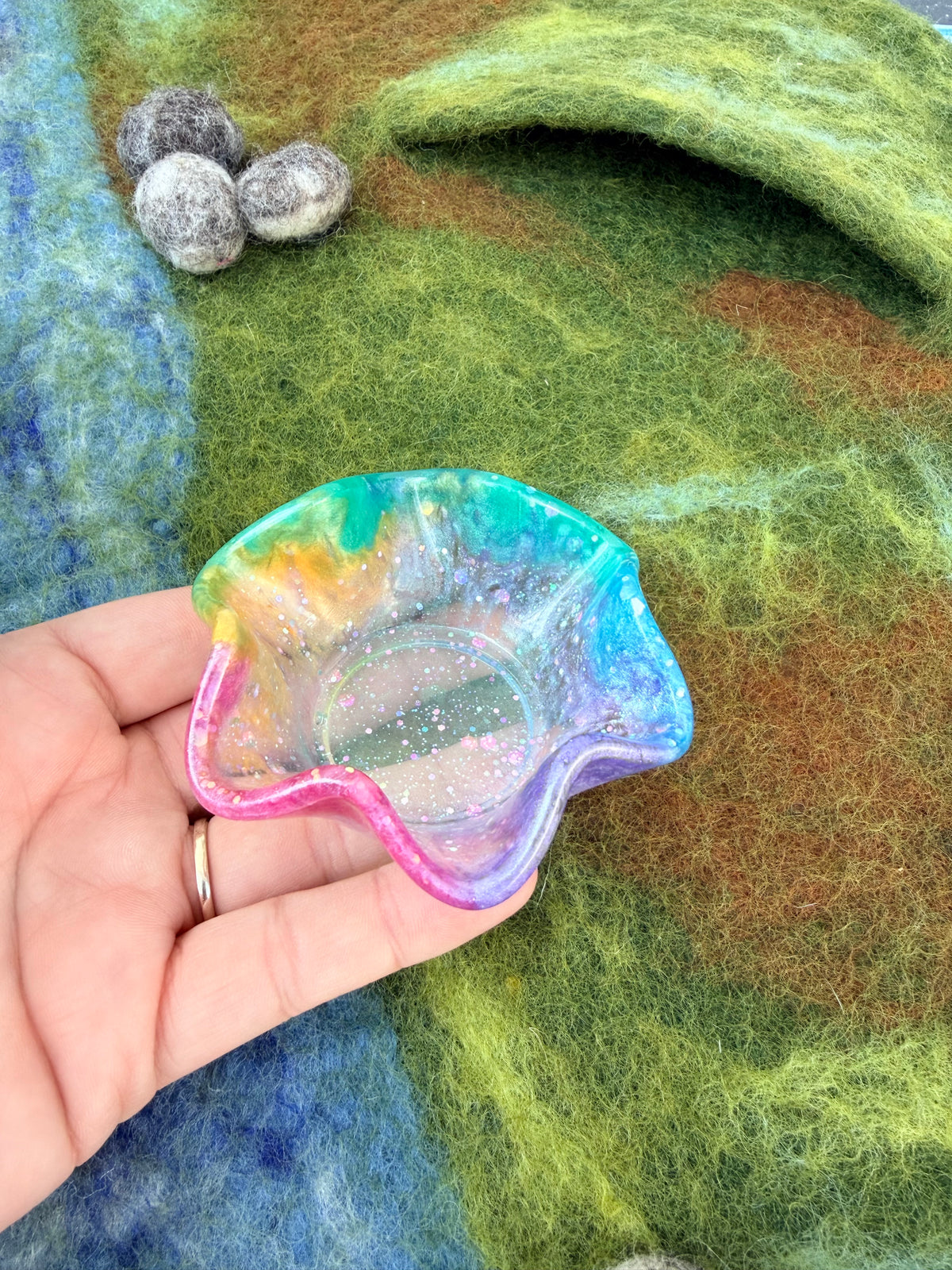 Ready made frilly bowl