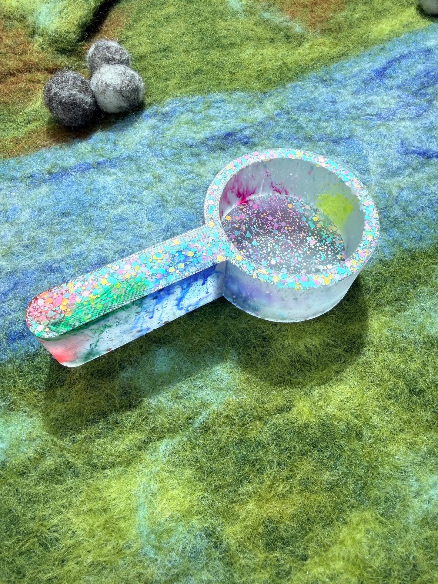 Ready made large rainbow scoop