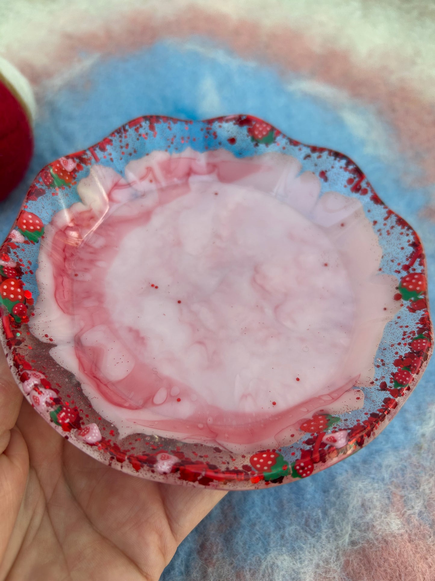 Frilly edge dish
