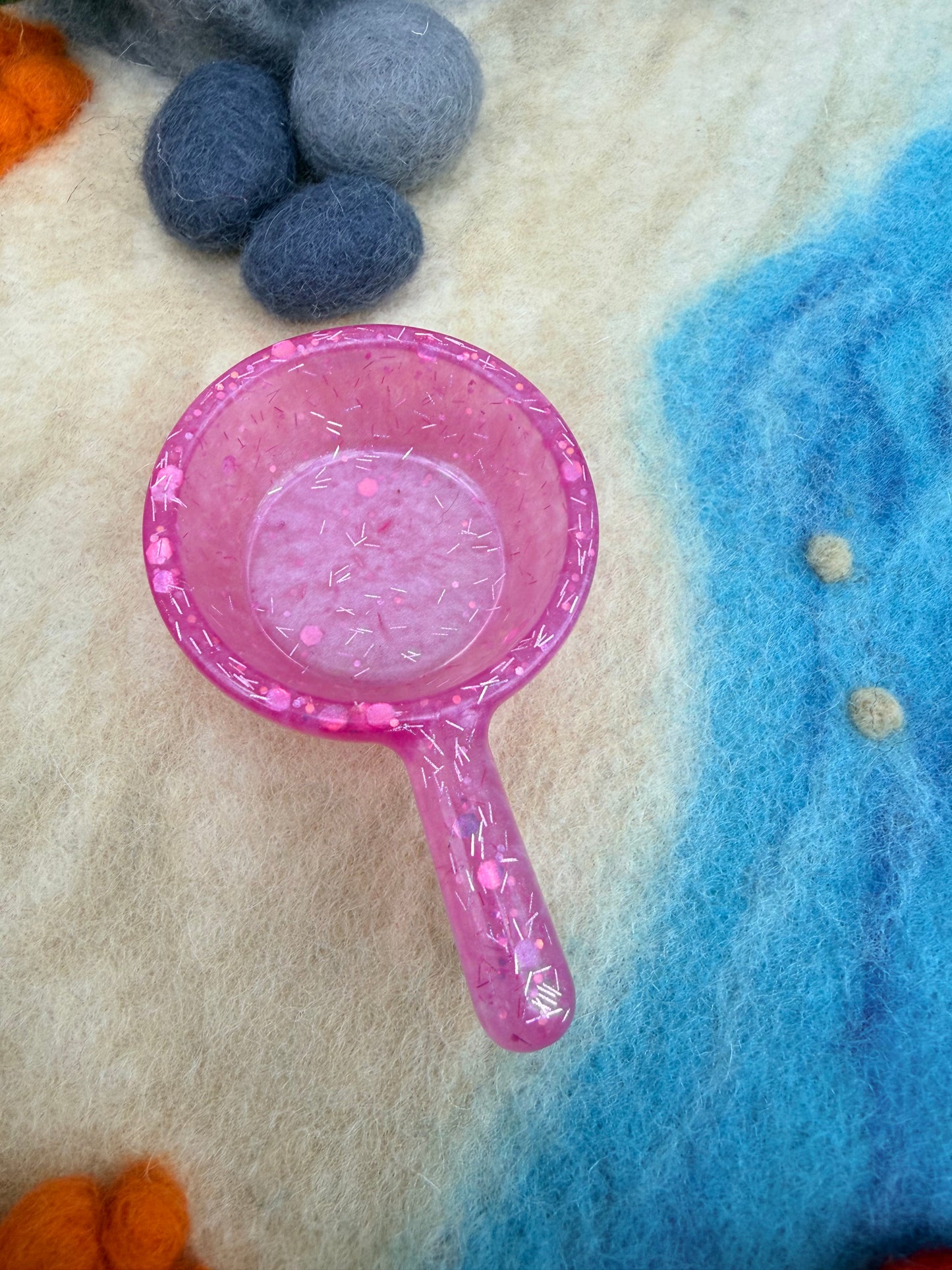 Ready made pink scoop