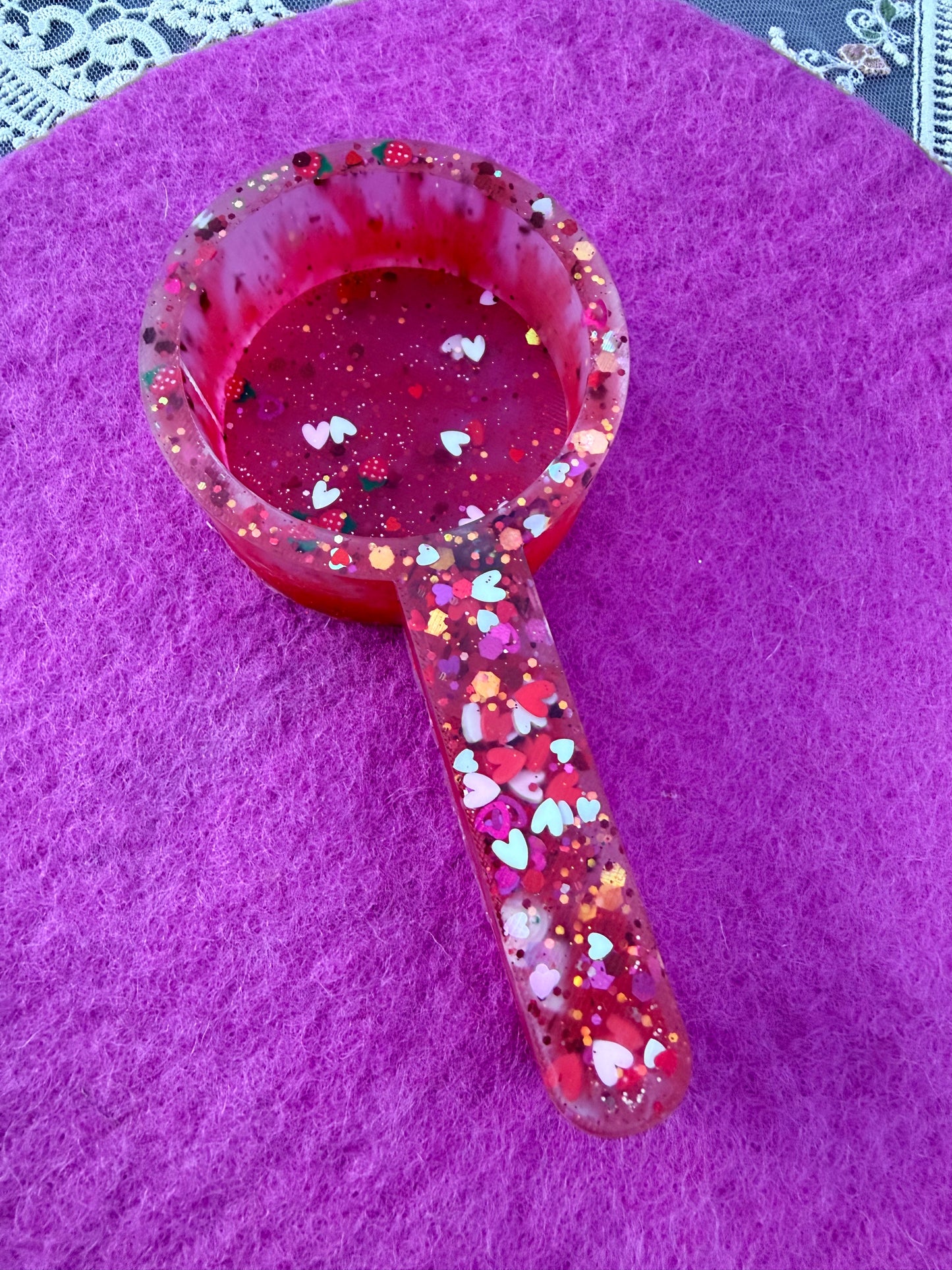 Thick handled scoop