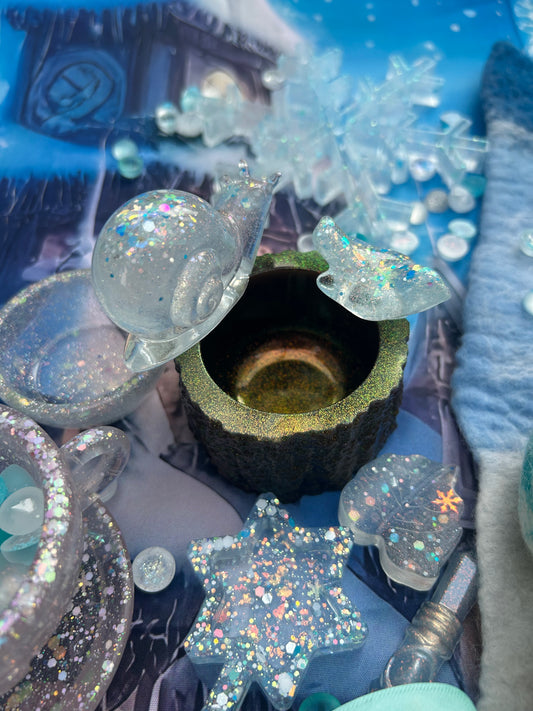 Icy tree trunk & accessories