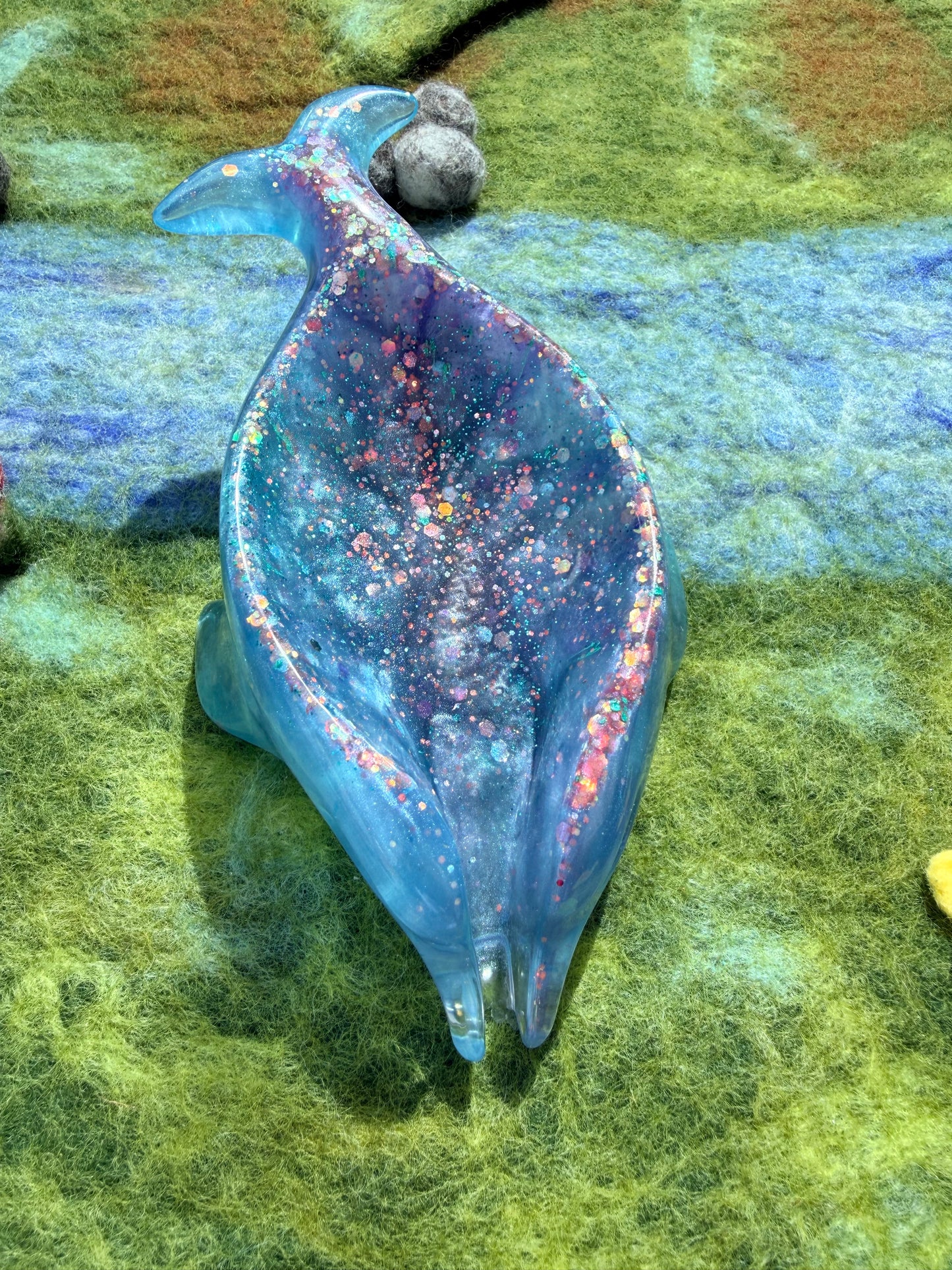Ready made large dolphin water pourer