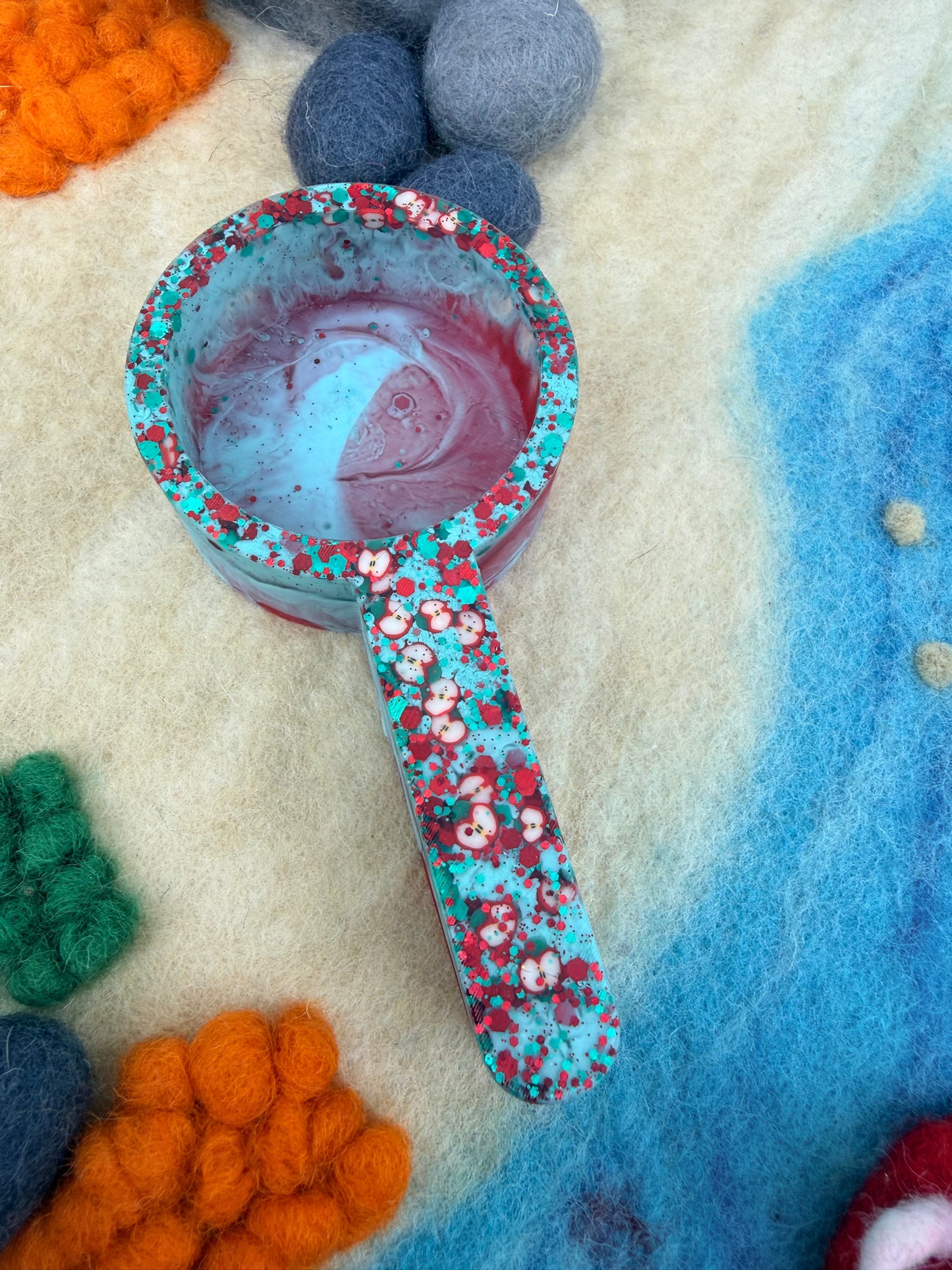 Ready made large chunky handle scoop