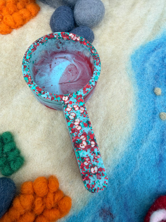 Ready made large chunky handle scoop