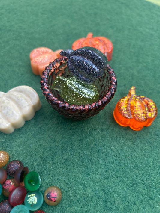 Small wicker basket bowl