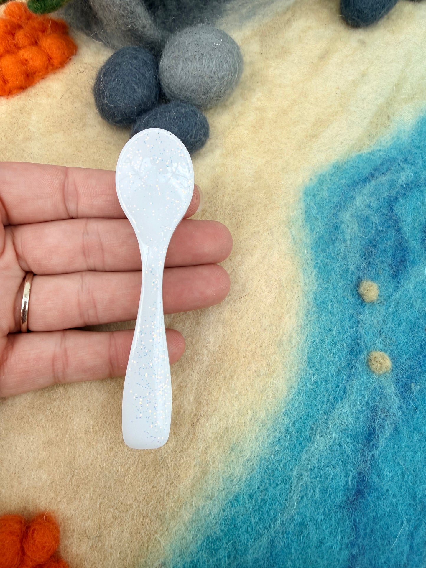 Ready made stirring spoon - white sparkle