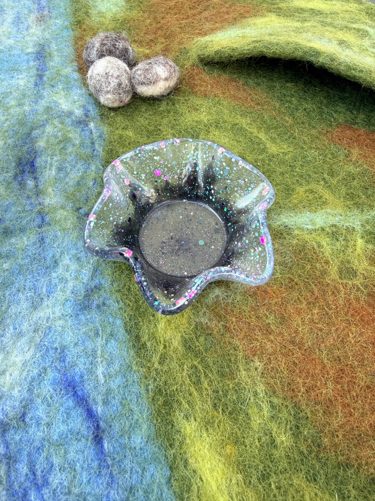 Ready made frilly bowl