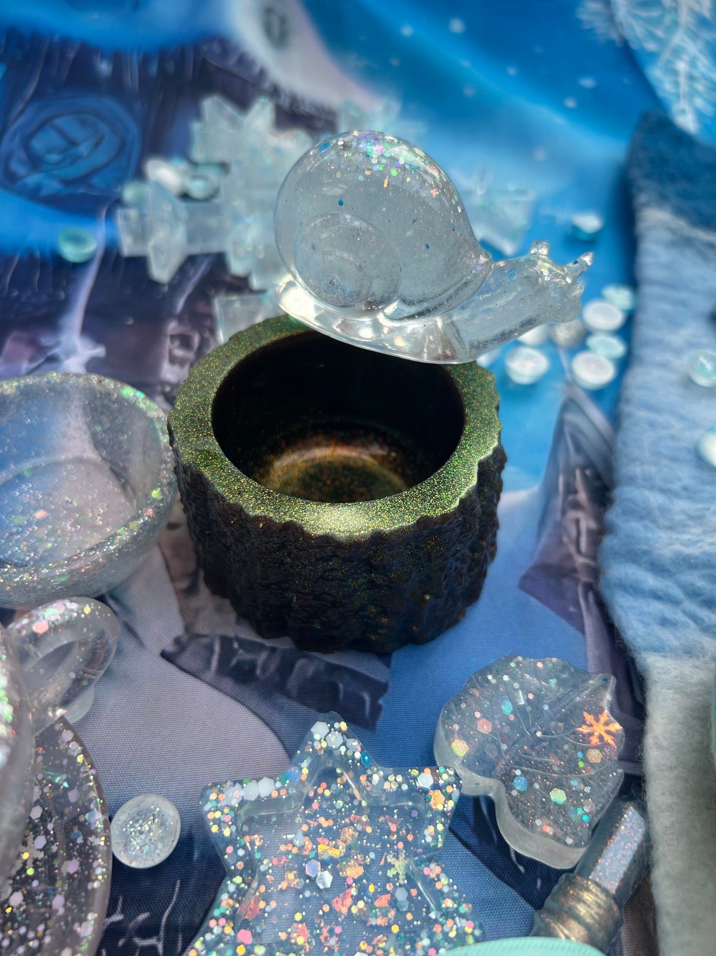 Icy tree trunk & accessories