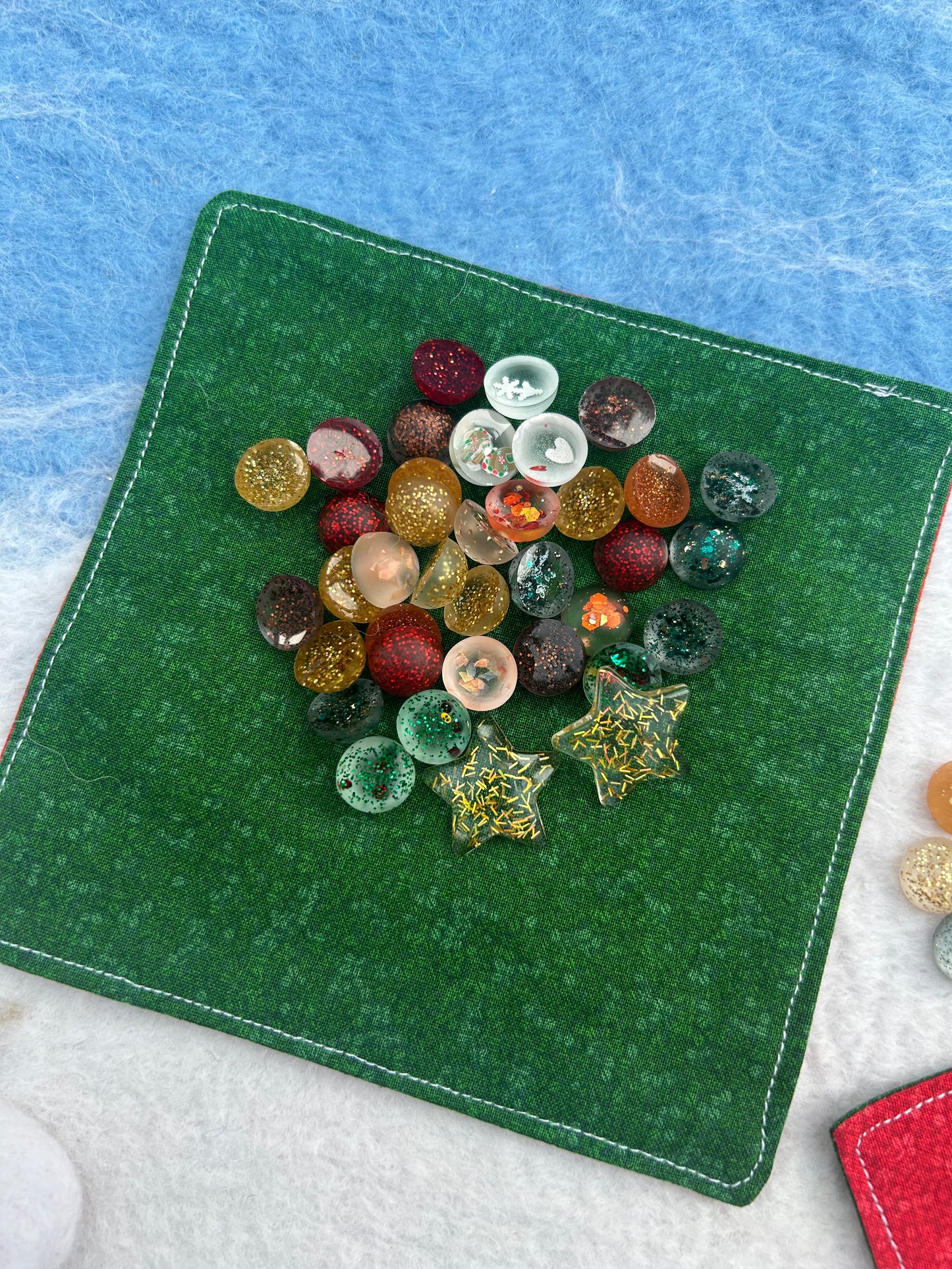 Decorate a present collab (Sew honeybee crafts)
