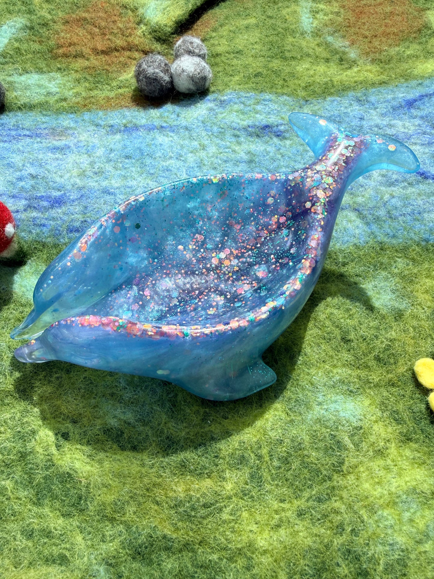 Ready made large dolphin water pourer