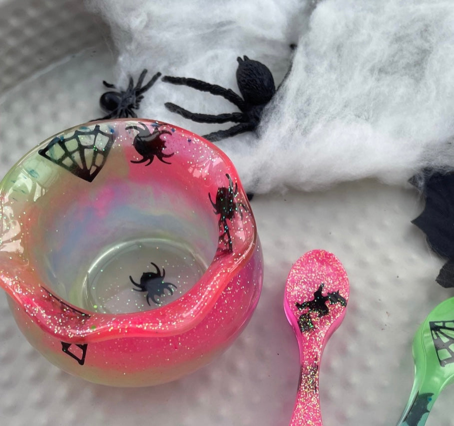 Frilly top cauldron