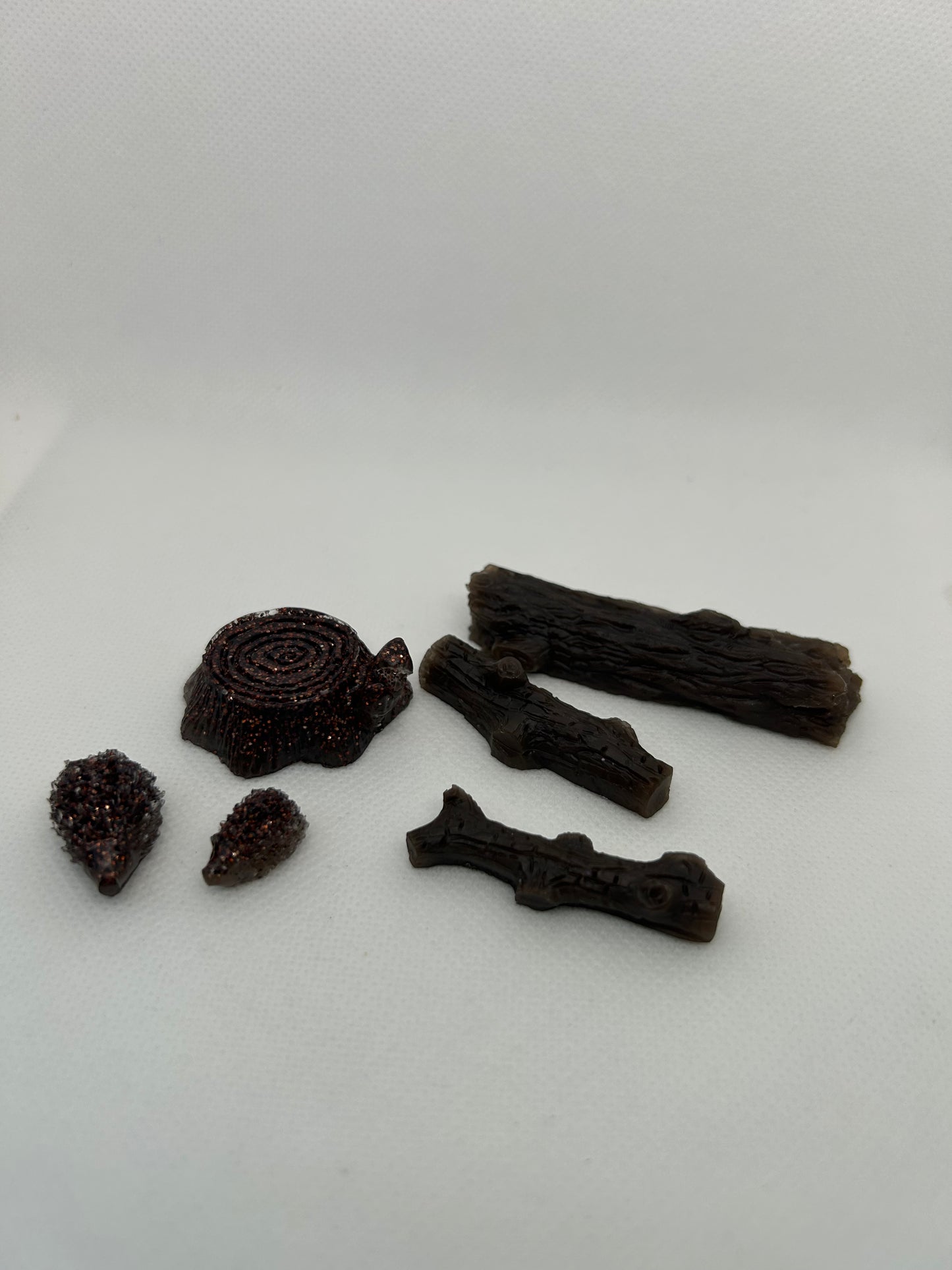 Logs& tree stump - loose parts