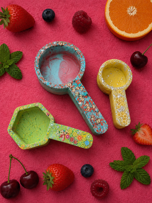 Thick handled scoop